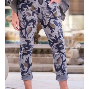 TINA Stephen’s - Women’s Mya Abstract Leaf Pant, Medium